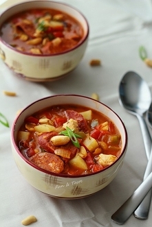 Rozgrzewająca gulaszowa z orzechami