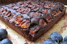 Ciasto czekoladowe ze śliwkami