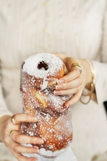 Pączki z tahini i konfiturą morelową