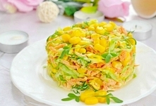 Легкий овощной салат на праздник 

Ингредиенты:
Капуста — 200 гр.
Огурец — 1 шт.
Морковь — 1 шт.
Кукуруза — 100 гр. (консервированная) 
Чеснок — 1 зубч.
Укроп — 1 пучок 
Майонез — 2 ст. л.
Соль — по вкусу 

Процесс приготовления:
1.Подготовьте необходимые продукты. Овощи и зелень вымойте, морковь и чеснок очистите. 
2.Капусту мелко нашинкуйте в глубокую миску, посолите, примните слегка руками, чтобы она пустила сок. Морковь натрите на мелкой терке. Огурец нарежьте тонкой соломкой, зелень мелко нарубите. 
3.Добавьте консервированную кукурузу. Перемешайте все в миске. Чеснок измельчите и соедините с майонезом. Заправьте салат. 
4.Салат переложите на блюдо в сервировочное кольцо, примните ложкой, аккуратно снимите кольцо. Украсьте кукурузой и зеленью. 

Приятного аппетита!