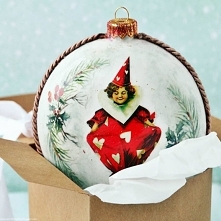 Są to  bombki decoupage, które chciałam zrobić już dawno, dawno temu, ale zawsze coś stawało mi na drodze.
Powróciłam więc w końcu z przyjemnością do techniki decoupage i zmalow...