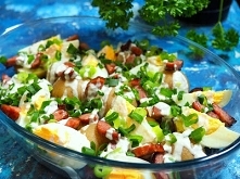 SAŁATKA WIEJSKA Z SOSEM CHRZANOWYM