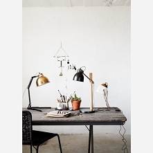 PIĘKNE DEKORACJE W STYLU SKANDYNAWSKIM OD MARKI MADAM STOLTZ, A JEDNĄ Z NICH JEST STYLOWA LAMPA STOŁOWA ANTIQUE W PIĘKNYM ODCIENIU ANTYCZNEGO BRĄZU I MOSIĄDZU. PRZYDATNY DODATEK...