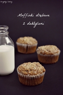 Muffinki otrębowe z daktylami