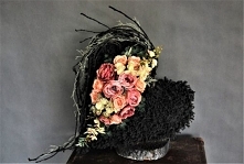 Duże czarne serce od totaldeco.pl na grób.
elegancka kompozycja na wszystkich świętych. Niespotykany i bardzo oryginalny stroik w kształcie serca na święto zmarłych.