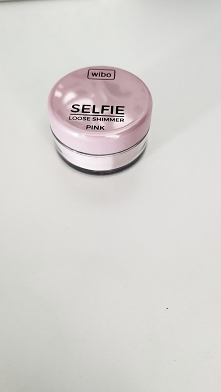 Rozswietlacz Wibo Selfie loose shimmer pink :p Efekt tafli zapewniony :) fajnie rozswieli oczy i buzię, malutki super opcja do torebki 10/10  złotego jeszcze nie próbowałam a wy?