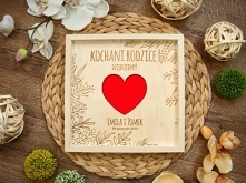 prezent dla rodziców od Państwa Młodych - grawerowany obraz z przepięknym czerwonym filcowym sercem, projekt i wykonanie Jot Studio