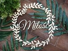 wianek drewniany z napisem miłość, projekt i wykonanie JOT STUDIO