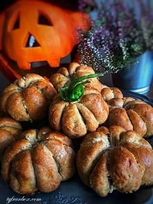 Paszteciki z mięsem i kapustą w kształcie dyni