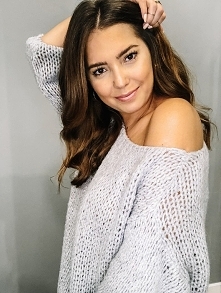 Wełniany sweter o grubym sp...