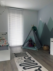 Białe żaluzje drewniane montowane do ściany w pokoju dziecięcym :)

Zdjęcie dostaliśmy od naszej klientki, Pani Justyny

Żaluzje drewniane i bambusowe znajdziesz na Nasze Domowe...