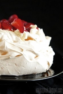 Pavlova z truskawkami