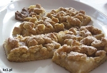 Jabłecznik z kruszonką na cienkim kruchym spodzie.