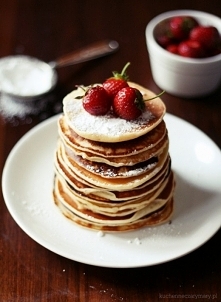 Pancakes i truskawki