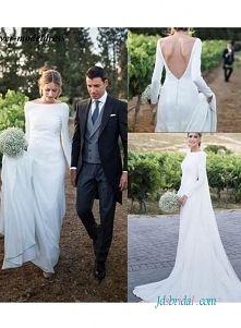 Seksowna głęboka sukienka z...