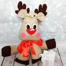 wesoły reniferek piękny świąteczny prezent