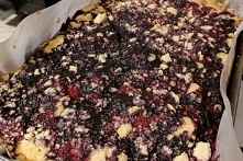 Ucierane ciasto z owocami