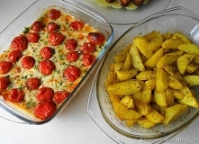 Pierś kurczaka zapiekana z jogurtem greckim, mozarellą i pomidorami