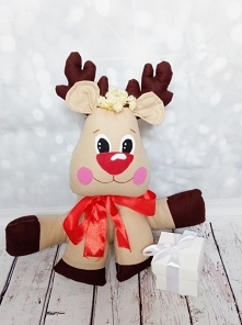 Renifer to wspaniały pomysł na wyjątkowy prezent 

Ma około 28 mcm wysokości

Wykonany z tkaniny bawełnianej

Wypełniony antyalergicznym wkładem 

Buźka malowana ręcznie bezpiec...