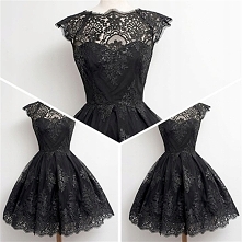 Koronkowa sukienka gothic, rozkloszowana. Na imprezę, studniówkę, wesele.
Tylko w MODITO - sprawdź!