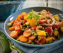 Sałatka z marchwi i papryki...