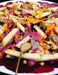 Wigilijne śledzie z burakiem