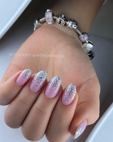 Kalendarzowa zima zbliża się wielkimi krokami, dlatego mamy dla Was iście zimową stylizację! ❄

Autor: artem_manicure