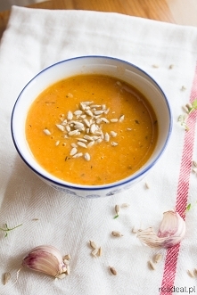 wegańska zupa z pieczonych pomidorów i cukinii tymianek czosnek