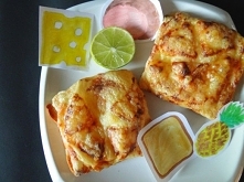 Grzanki ze świeżym ananasem