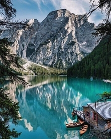 Lago di Braies, Italy. 
Photo by:@kyrenian (IG)