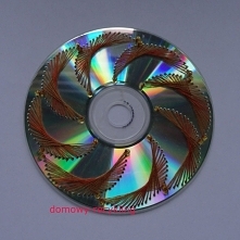 haft na płycie CD
