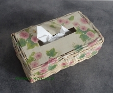 chustecznik z papierowej wikliny ozdobiony serwetkami ryżowymi