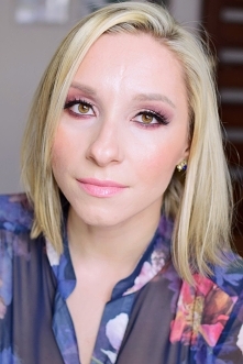 Makijaż we fioletach paletą Avon Supreme Playbook. Lista użytych kosmetyków i make-up oka krok po kroku po kliknięciu zdjęcia!