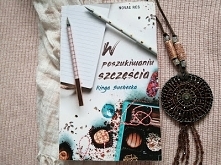 BARDZO DOBRY DEBIUT. Kinga Suchecka napisała pełna humoru powieść dla kobiet. Anka ma 24 lata i dużo noworocznych postanowień, ale jak to bywa najczęściej nic z nich nie wynika ...