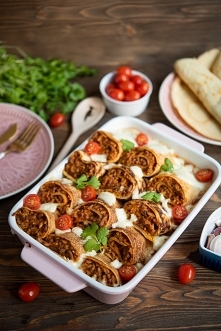 Zapiekane naleśniki z warzywnym risotto i mięsem mielonym