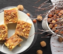 Przepis na pyszne ciasto orzechowe z karmelem