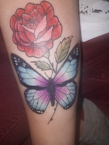 #róża #motyl #tatto
