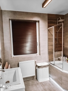 Żaluzja drewniana 25mm w kolorze Złoty Dąb w łazience

Żaluzje od NASZE DOMOWE PIELESZE