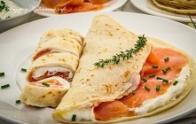 Naleśniki z serem i łososiem