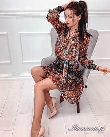 Casualowa sukienka w drobne kwiaty z kolekcji illuminate.pl