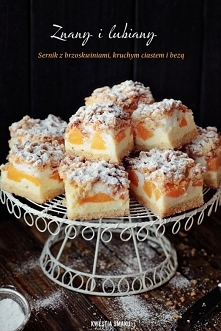 Sernik z brzoskwiniami