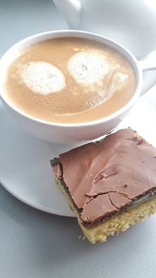 Dziś przepis na obłędnie pyszne ciasto -delicja. Bezglutenowa rzecz jasna! :)
Zapraszam na bloga po przepis! :)