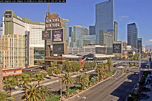 Kamery internetowe w USA to obecnie jedyny sposób by zobaczyć wiele z  tych miejsc, do których w tym roku planowaliśmy pojechać. W ten sposób  możemy popatrzeć na ulice Nowego J...