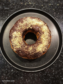 Babka z orzechami laskowymi...