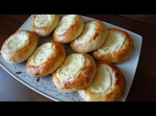 Bułeczki drożdżowe z serem....
