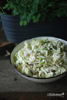 Surówka z młodej kapusty, selera i rodzynek