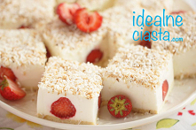 ŚNIEŻNY PUCH Z TRUSKAWKAMI (BEZ PIECZENIA)