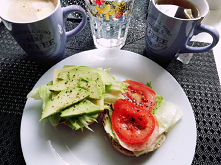 Kolejna odsłona mojego zdrowego dniadanka... Proste smaczne kanapeczki... Pycha