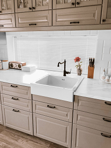 Biała żaluzja aluminiowa 25...