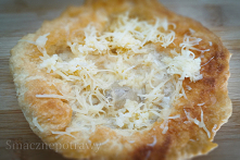 Langos z serem
Langos, czyli drożdżowy placek węgierski. Langos z serem jest niezwykle prosty oraz pyszny.